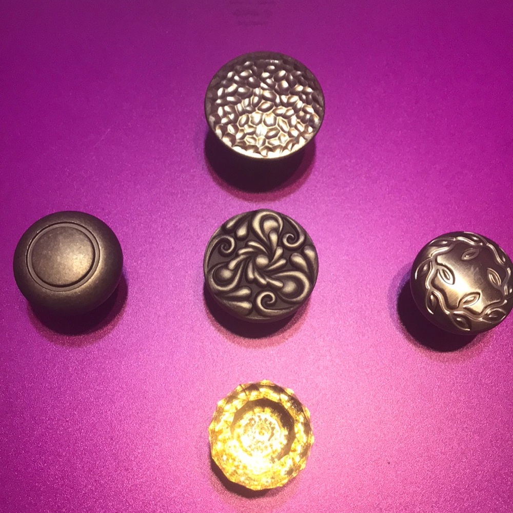 Assorted knobs